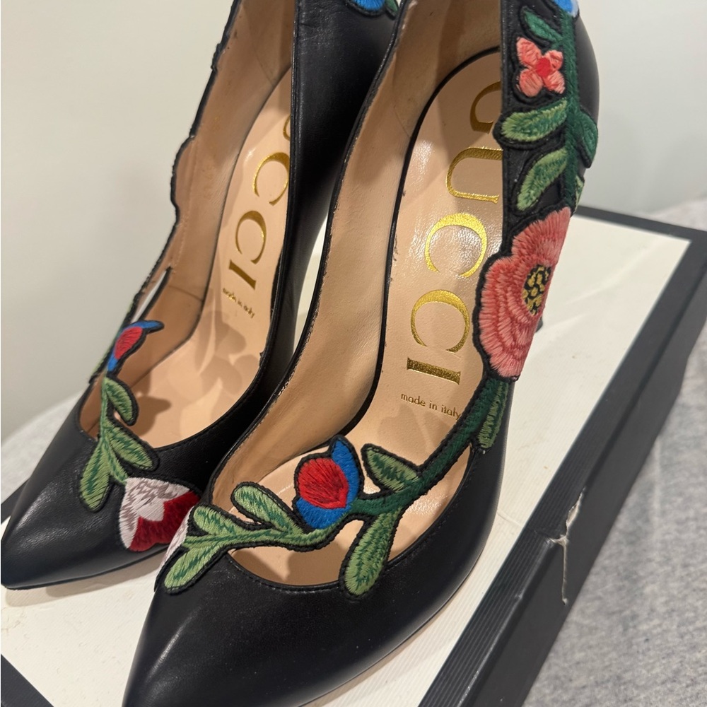 Gucci Black Floral Embroidered Heels